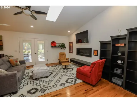 1682 NW Hopper Court Roseburg OR 97471
