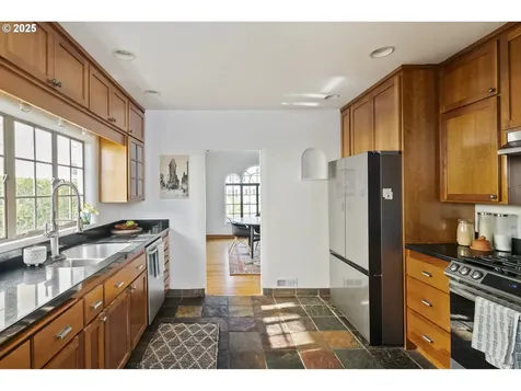 2837 NE 30th Avenue Portland OR 97212
