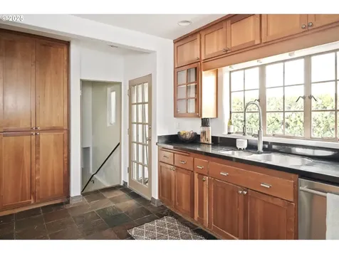 2837 NE 30th Avenue Portland OR 97212