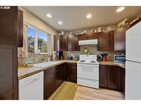 26035 Beach Drive Rockaway Beach OR 97136