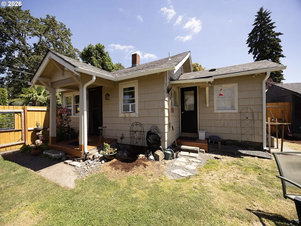 515 E Gloucester Street Gladstone OR 97027