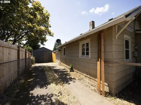 515 E Gloucester Street Gladstone OR 97027
