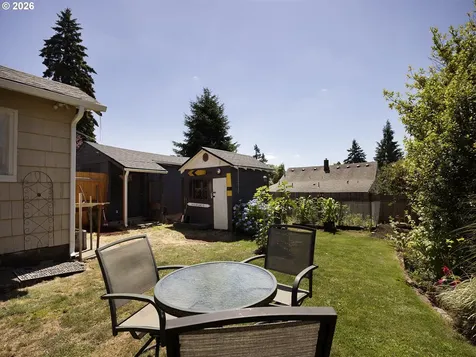 515 E Gloucester Street Gladstone OR 97027