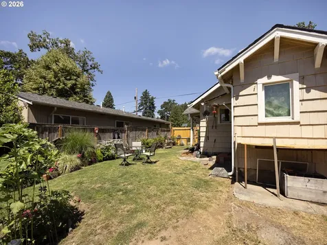 515 E Gloucester Street Gladstone OR 97027
