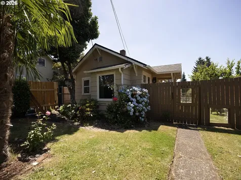 515 E Gloucester Street Gladstone OR 97027