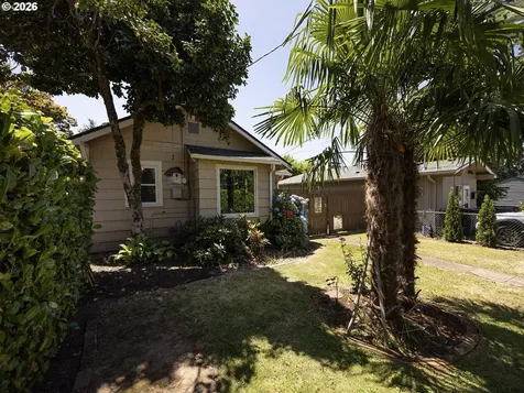 515 E Gloucester Street Gladstone OR 97027