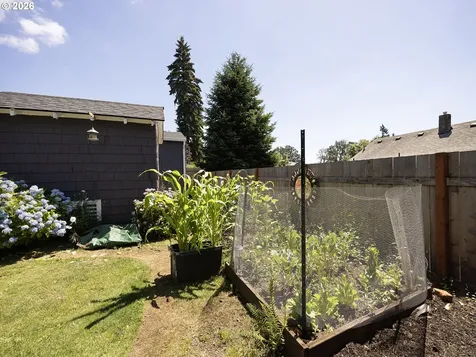515 E Gloucester Street Gladstone OR 97027