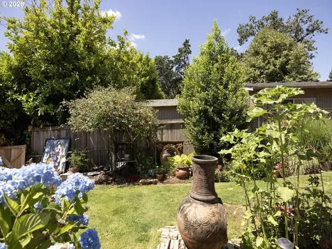 515 E Gloucester Street Gladstone OR 97027
