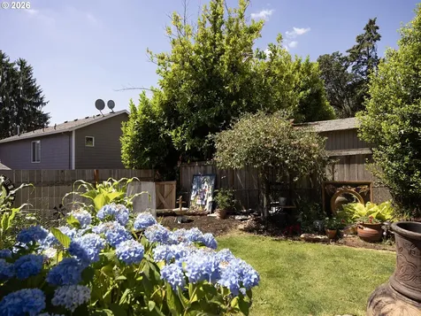 515 E Gloucester Street Gladstone OR 97027