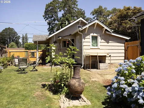 515 E Gloucester Street Gladstone OR 97027