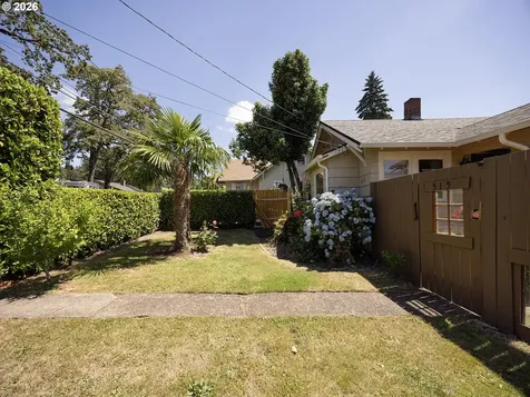 515 E Gloucester Street Gladstone OR 97027
