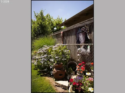 515 E Gloucester Street Gladstone OR 97027