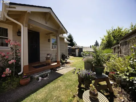 515 E Gloucester Street Gladstone OR 97027