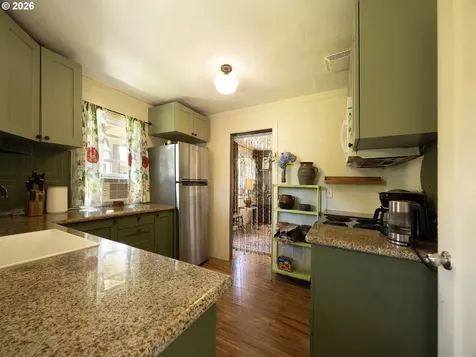 515 E Gloucester Street Gladstone OR 97027