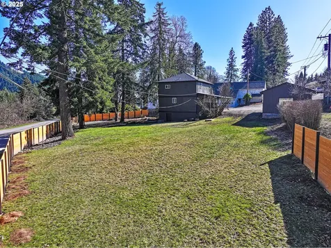 1272 N Main Avenue White Salmon WA 98672
