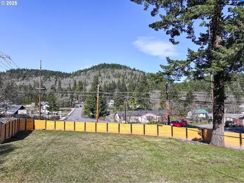 1272 N Main Avenue White Salmon WA 98672