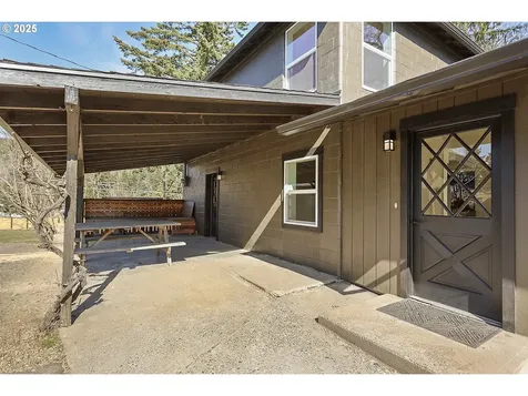 1272 N Main Avenue White Salmon WA 98672