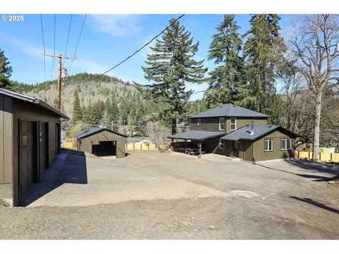 1272 N Main Avenue White Salmon WA 98672