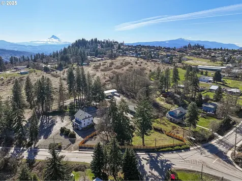1272 N Main Avenue White Salmon WA 98672