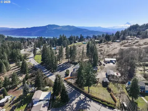 1272 N Main Avenue White Salmon WA 98672