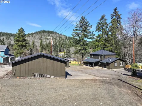 1272 N Main Avenue White Salmon WA 98672