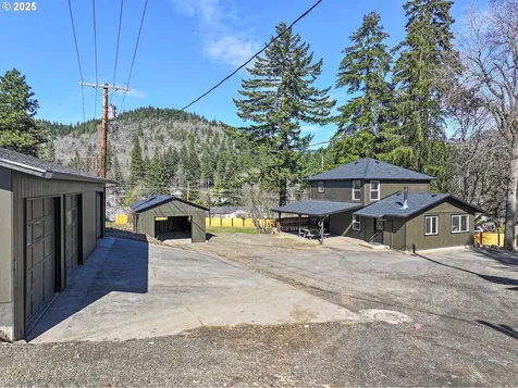 1272 N Main Avenue White Salmon WA 98672