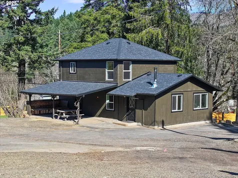 1272 N Main Avenue White Salmon WA 98672