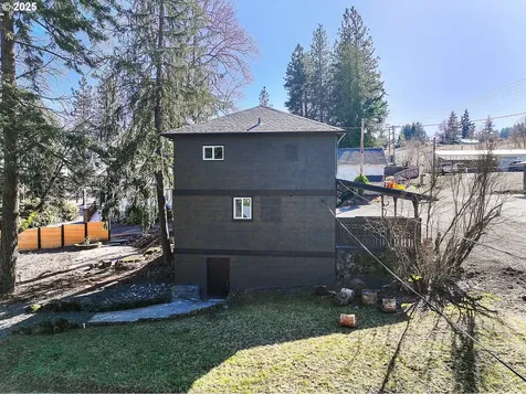1272 N Main Avenue White Salmon WA 98672