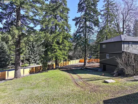 1272 N Main Avenue White Salmon WA 98672