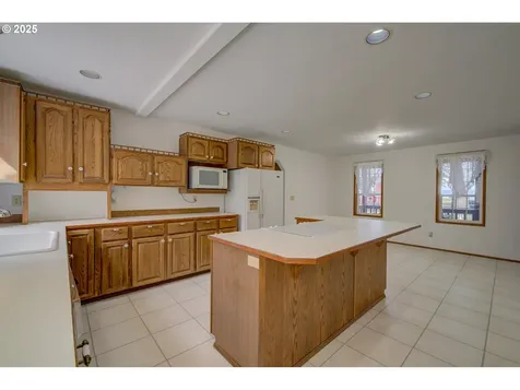 34009 Territory Road Oysterville WA 98641