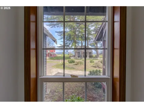 34009 Territory Road Oysterville WA 98641