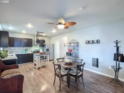 1214 N Clark Street Cornelius OR 97113