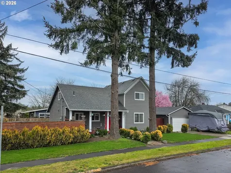 1214 N Clark Street Cornelius OR 97113