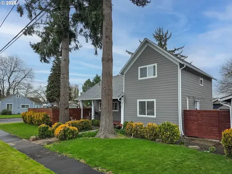 1214 N Clark Street Cornelius OR 97113