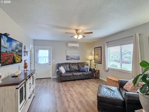 1214 N Clark Street Cornelius OR 97113
