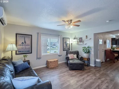 1214 N Clark Street Cornelius OR 97113