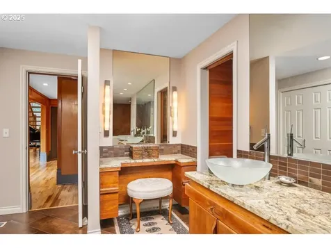 25 Da Vinci Street Lake Oswego OR 97035