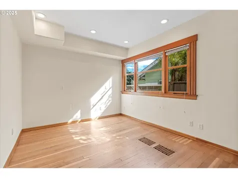 3339 SE 28th Place Portland OR 97202