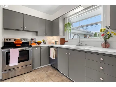 600 NE 108th Avenue Portland OR 97220