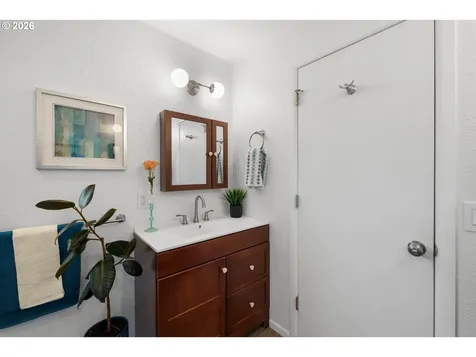 600 NE 108th Avenue Portland OR 97220