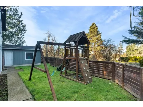 4545 SW Vacuna Street Portland OR 97219