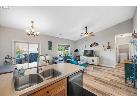 735 N College Street Newberg OR 97132
