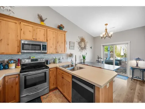 735 N College Street Newberg OR 97132