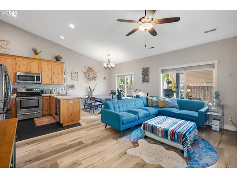 735 N College Street Newberg OR 97132