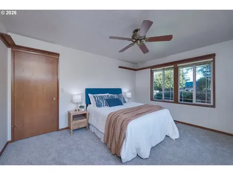 1722 SE Oak Street Hillsboro OR 97123