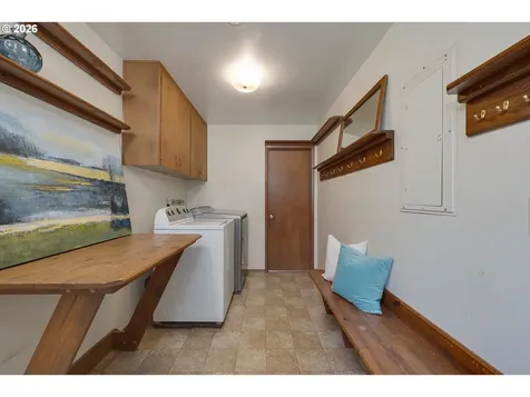 1722 SE Oak Street Hillsboro OR 97123