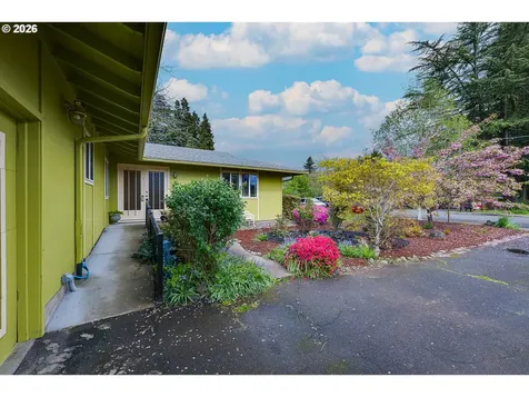 1722 SE Oak Street Hillsboro OR 97123