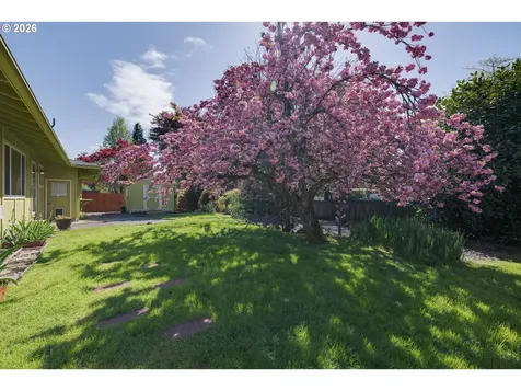 1722 SE Oak Street Hillsboro OR 97123