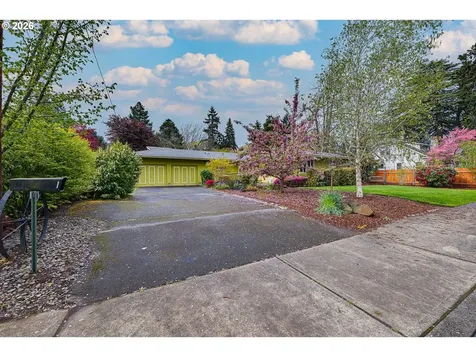 1722 SE Oak Street Hillsboro OR 97123