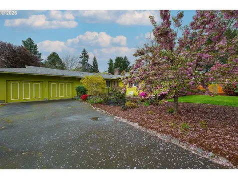 1722 SE Oak Street Hillsboro OR 97123